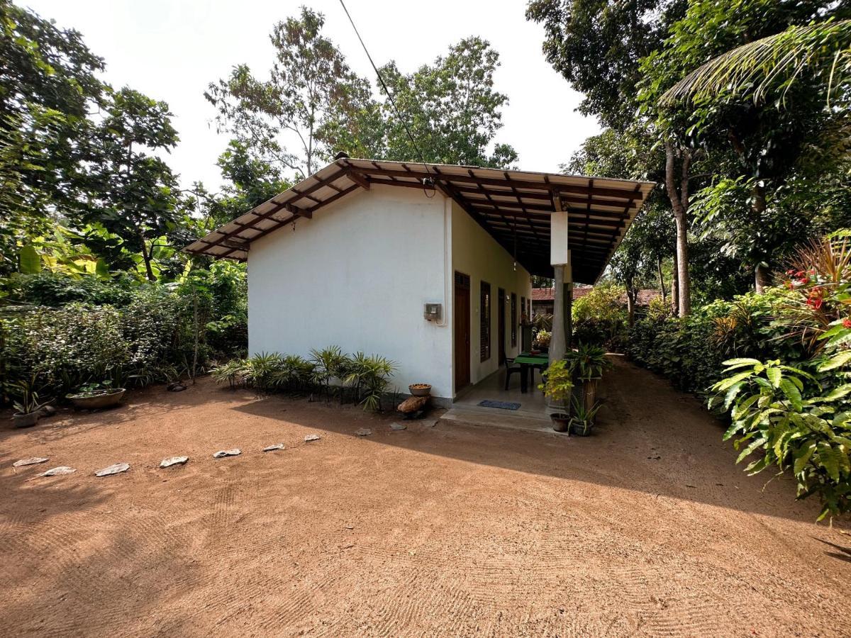 Midigama Inn Ahangama Exterior photo